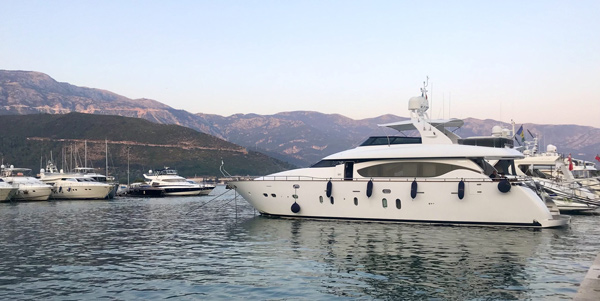 A Wedding Anniversary, Or A Romantic Di​nner? The huge yacht is entirely yours.